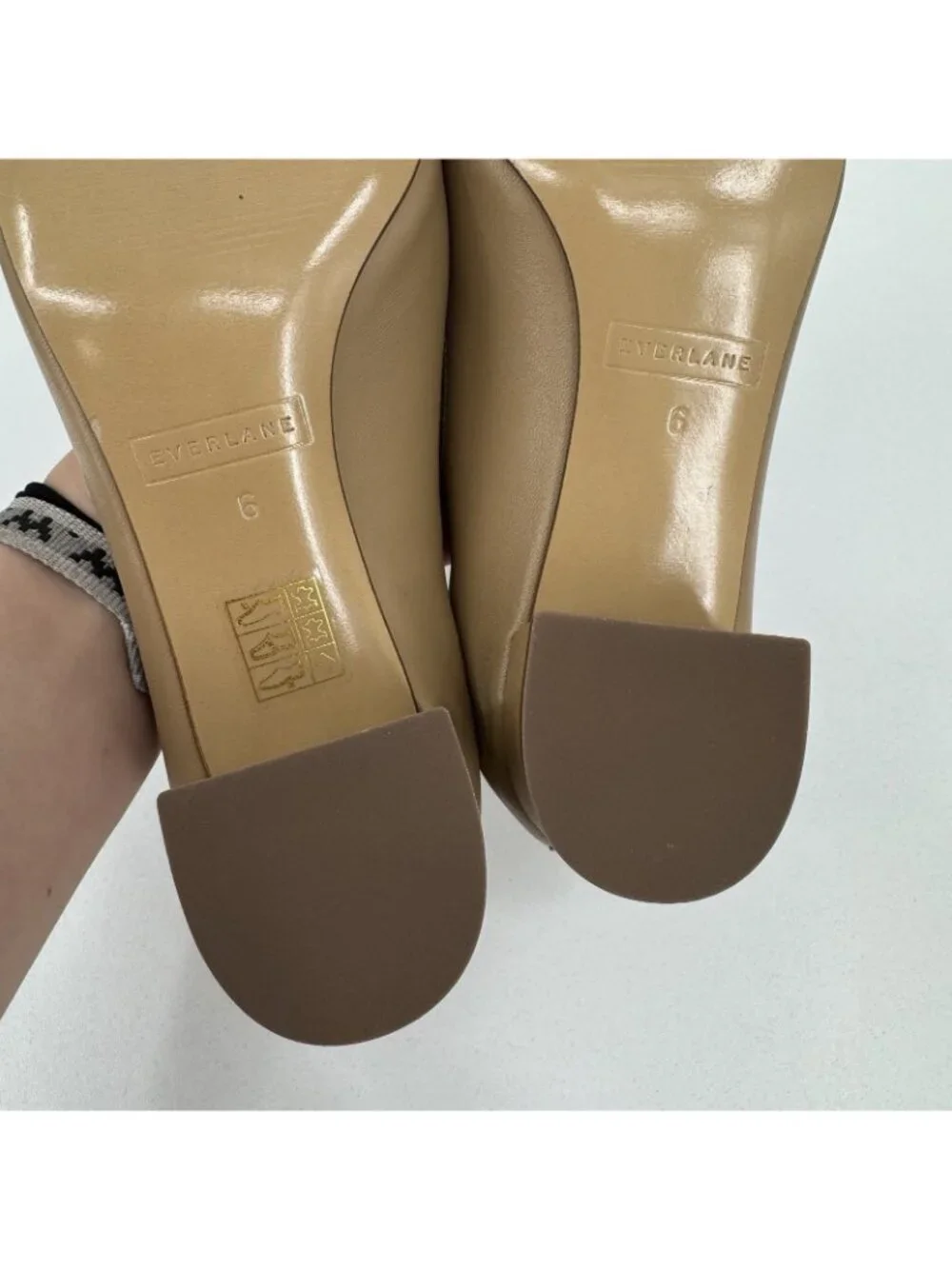 Everlane Italian Leather Day Heel Light Taupe 6 Women's Elastic Back Comfort